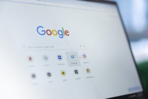 Google sökning på laptop